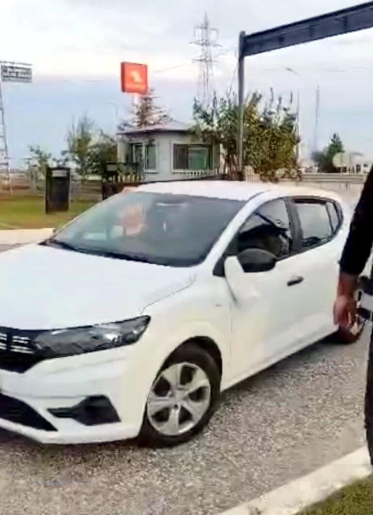 ‘Düğün konvoyu aracı’ görünümlü otomobilde, 1 hükümlü ile 5 kaçak göçmen yakalandı | Çorlu’da Haber