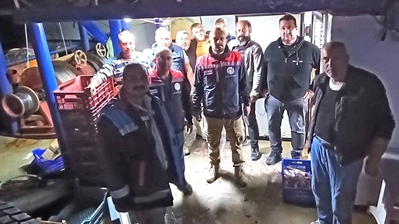 Enez Balıkçı Barınağı’nda trol gemilerine denetim Enez Balıkçı Barınağı’nda trol gemilerine denetim