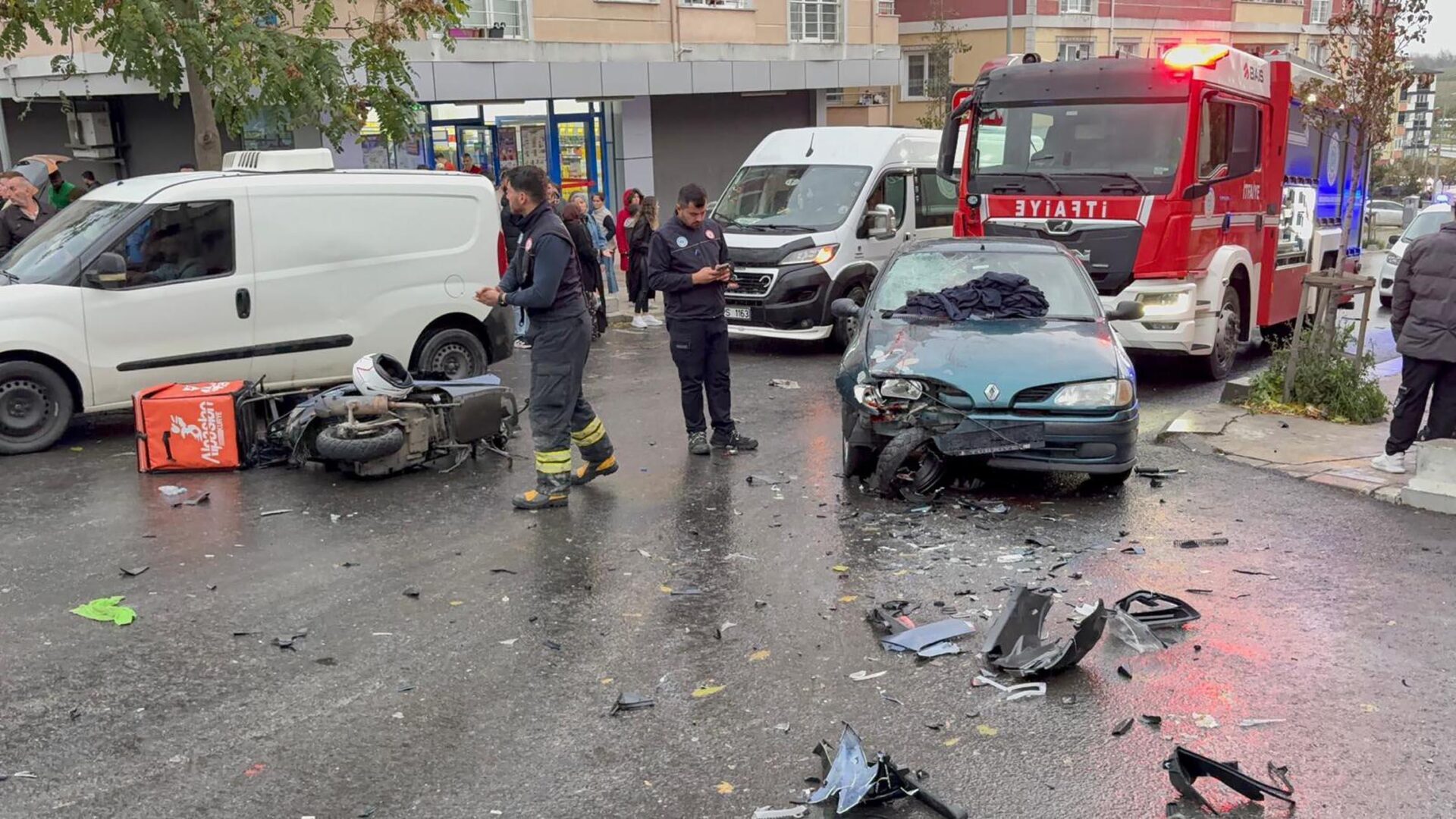 Motosiklet ile otomobilin çarpıştığı kaza kamerada; 2 yaralı | Çorlu’da Haber Motosiklet ile otomobilin çarpıştığı kaza kamerada; 2 yaralı | Çorlu’da Haber