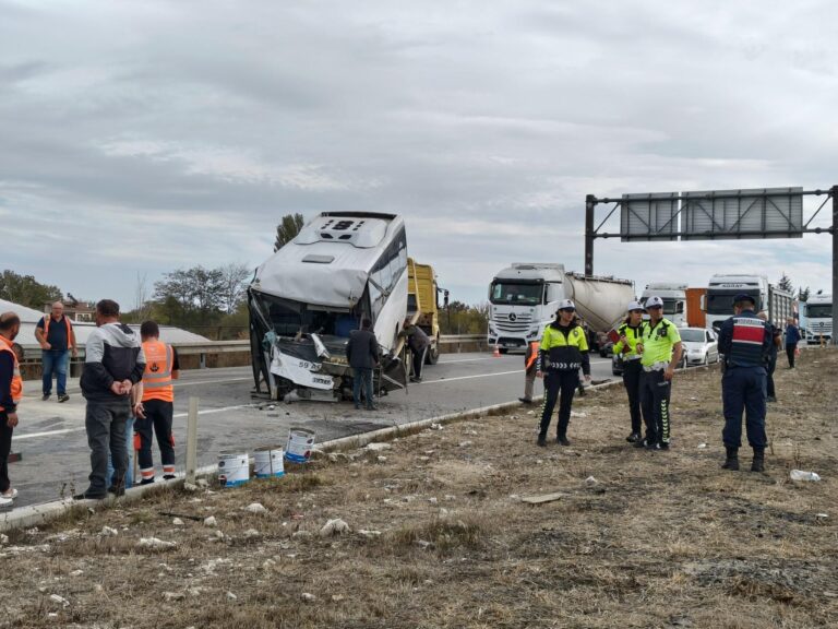 Tekirdağ’da 3 aracın karıştığı kazada 3 sürücü yaralandı | Çorlu’da Haber