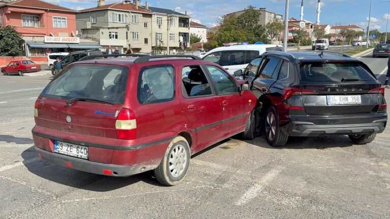 Tekirdağ’da iki otomobil çarpıştı: 2 yaralı | Çorlu’da Haber