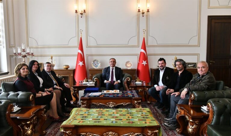 Trakya Rumeli Balkan Dernekleri Federasyonu Genel Başkanı ve Uluslararası Toplumsal Araştırmalar Bilim Derneği Üyeleri Vali Soytürk’ü Ziyaret Etti