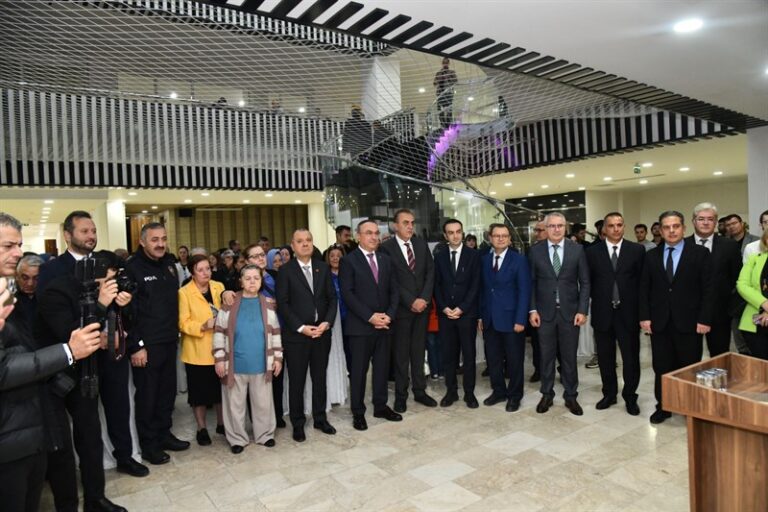 Vali Soytürk Toplum Ruh Sağlığı Merkezi El Sanatları ve Resim Sergisi’nin Açılışını Yaptı