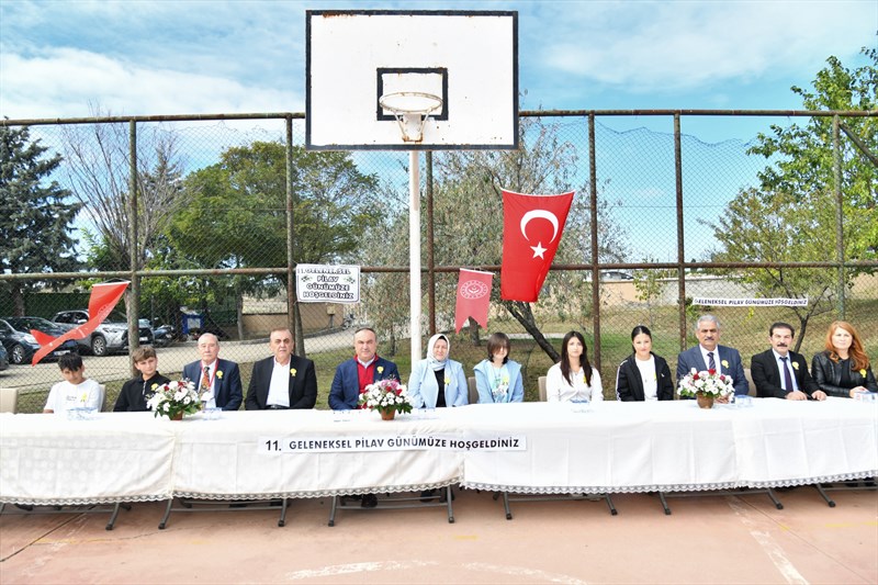 Vali Soytürk ve Eşi Nurdan Soytürk Hanımefendi Pilav Günü Etkinliği’ne Katıldı Vali Soytürk ve Eşi Nurdan Soytürk Hanımefendi Pilav Günü Etkinliği’ne Katıldı