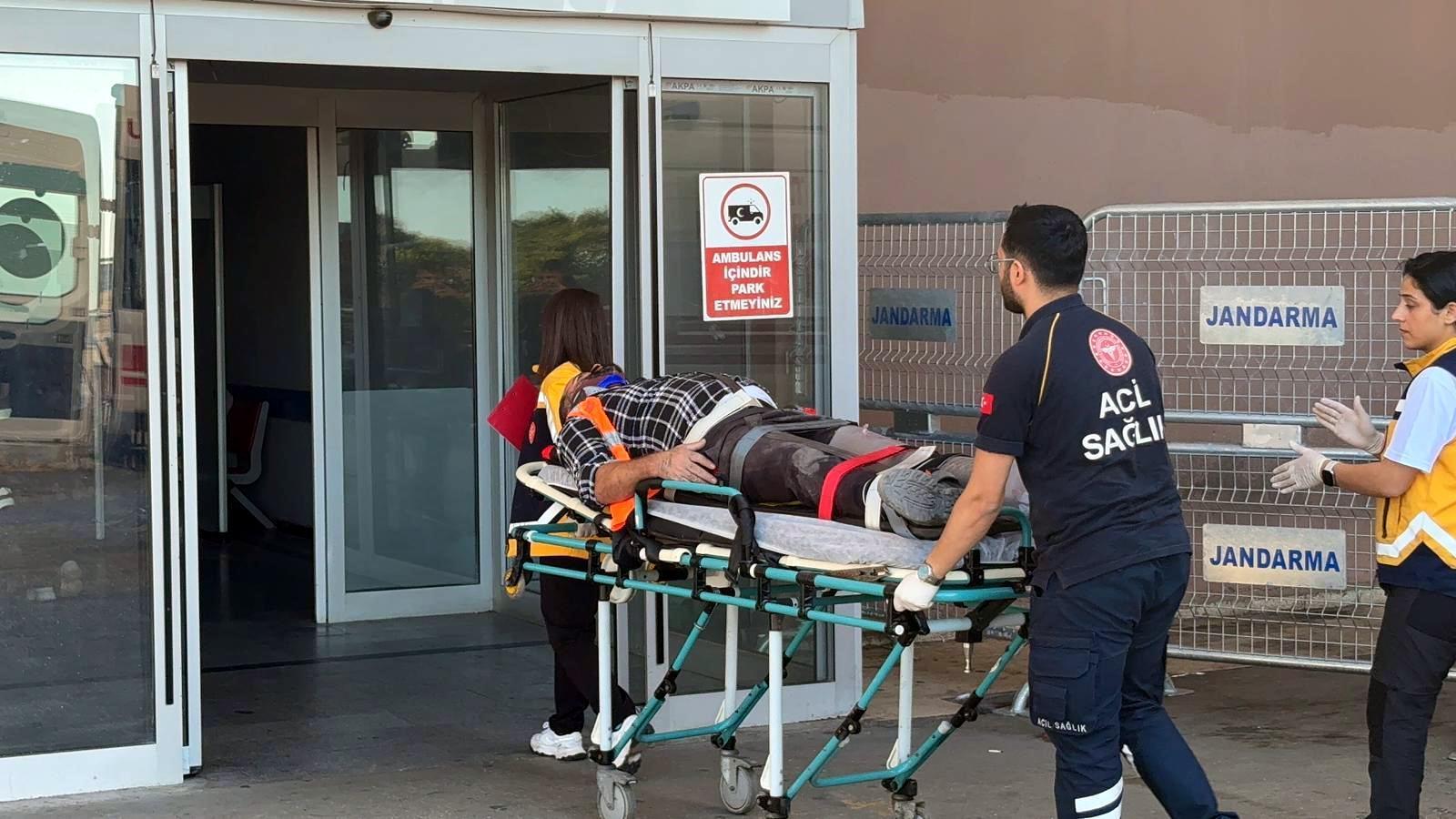 Yük İndirirken, Kamyon Kasasından Düşüp Yaralandı Yük İndirirken, Kamyon Kasasından Düşüp Yaralandı