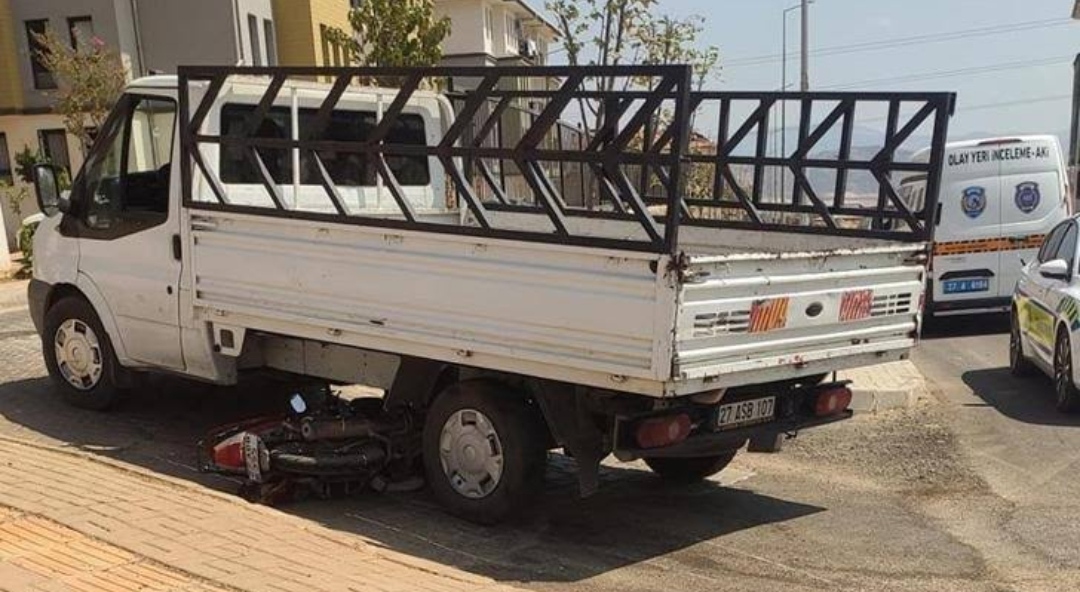 Motosiklet İle Kamyonet Çarpıştı; 1 Yaralı Motosiklet İle Kamyonet Çarpıştı; 1 Yaralı