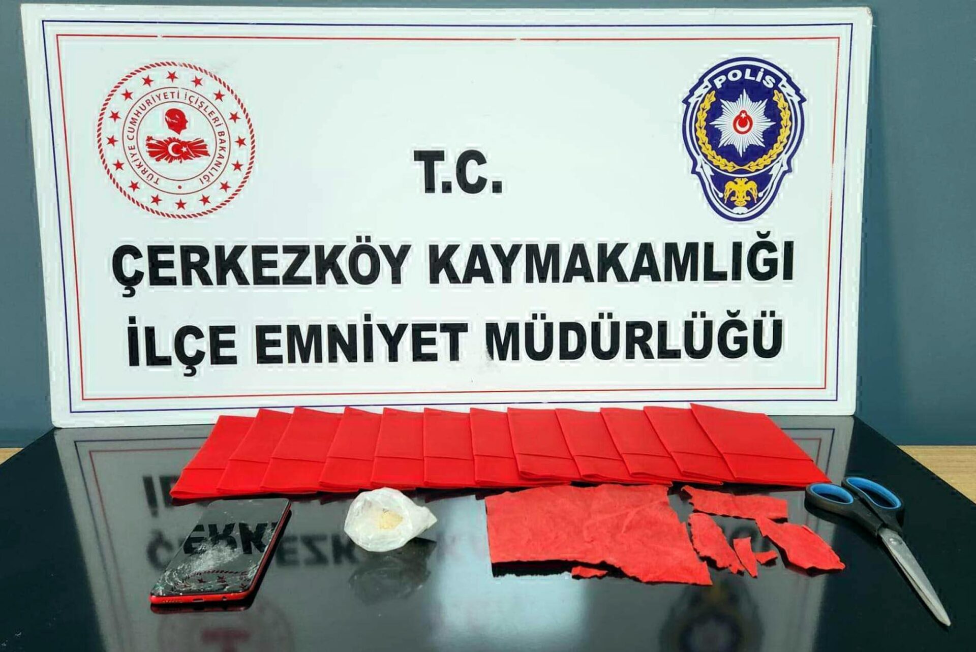 Aile içi şiddet ihbarına giden polis, uyuşturucu ele geçirdi | Çorlu’da Haber Aile içi şiddet ihbarına giden polis, uyuşturucu ele geçirdi | Çorlu’da Haber