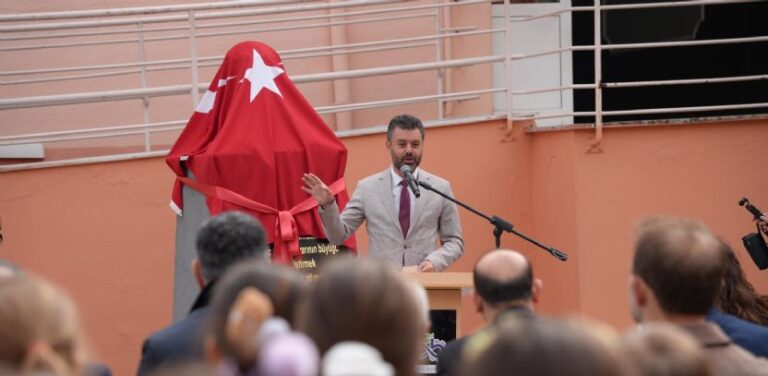 Atatürk İlkokulu Atatürk Büstüne Kavuştu