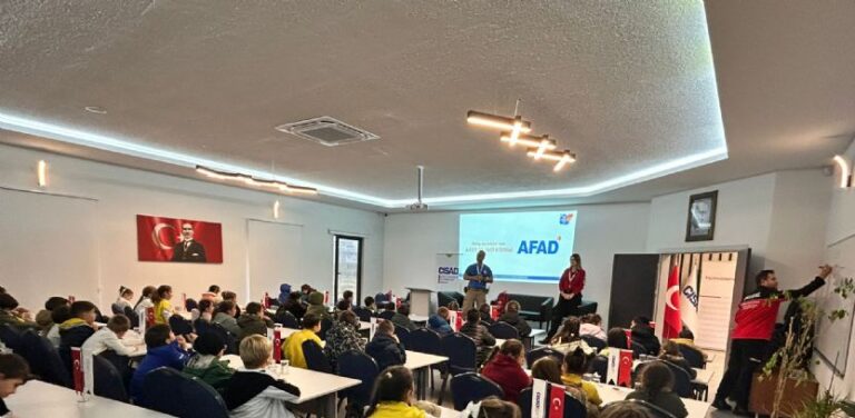 Çorlu Belediyesi`nden Öğrencilere Afet Eğitimi