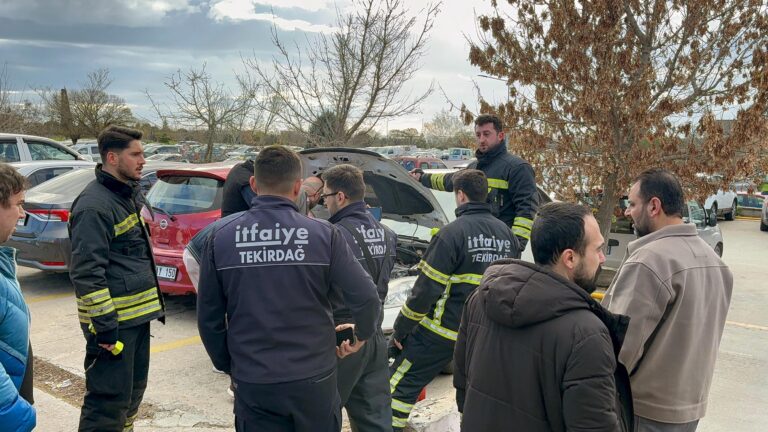Hastane otoparkındaki otomobilden dumanlar yükseldi | Çorlu’da Haber