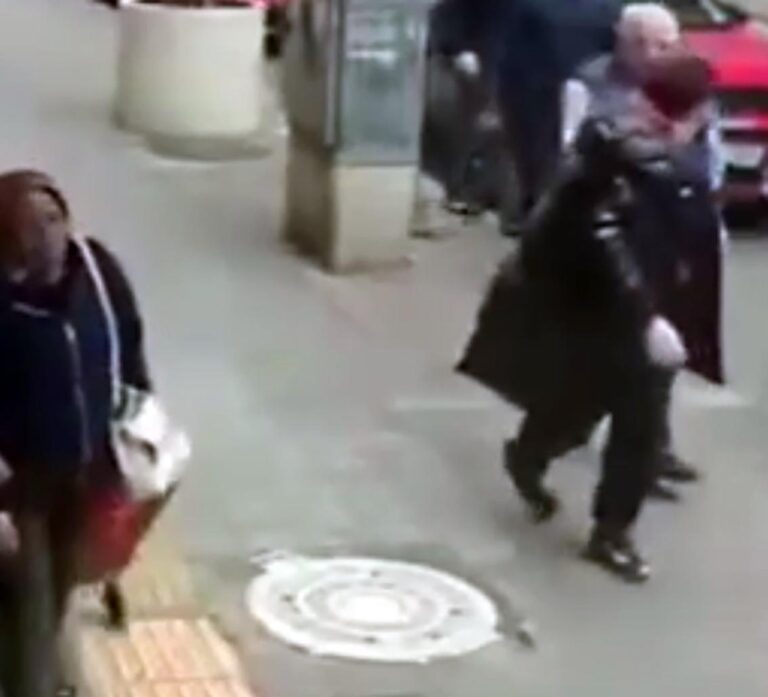 Kendisini evden çıkartan mülk sahibini darbetti; o anlar kamerada | Çorlu’da Haber