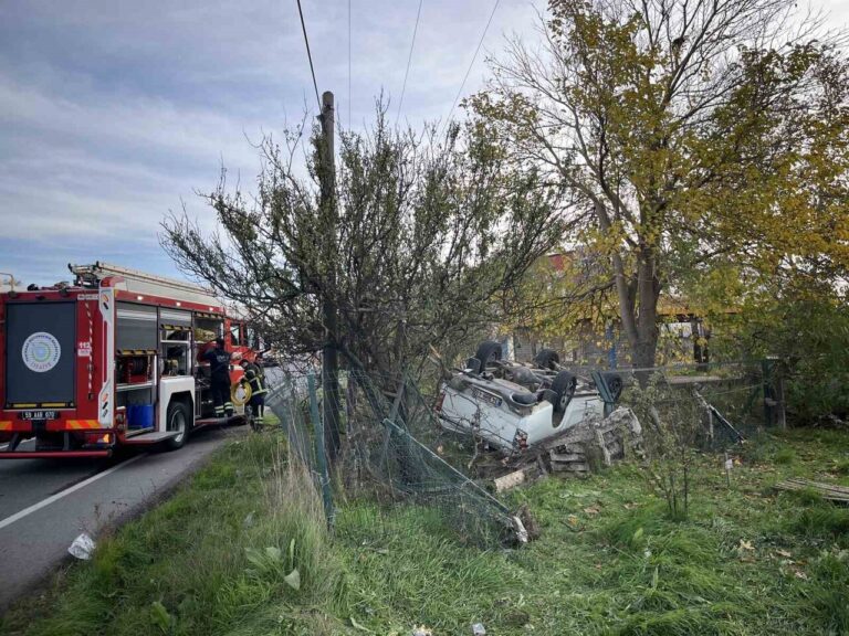 Kamyonet Takla Attı; 2 Yaralı