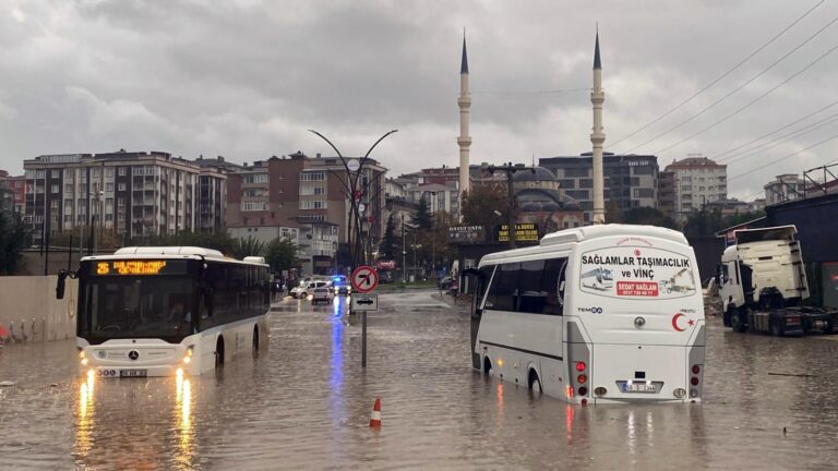 Tekirdağ’da sağanak etkili oldu (2) | Çorlu’da Haber
