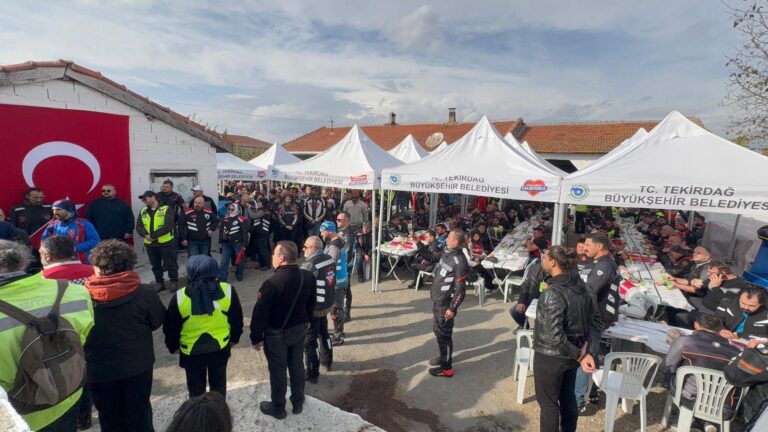 Trakya’daki 500 motosiklet tutkunundan şehit ailesine ziyaret / Ek fotoğraflar | Çorlu’da Haber