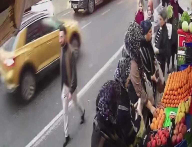 Marketten Meyve Hırsızlığı: 4 Kadın Güvenlik Kamerasında