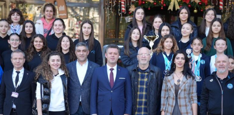 Başkan Sarıkurt, Başarılı Sporcuları Ağırladı