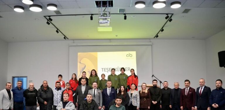 Çorlu`nun Adını Duyuran Başarılı Sporcular Ödüllendirildi