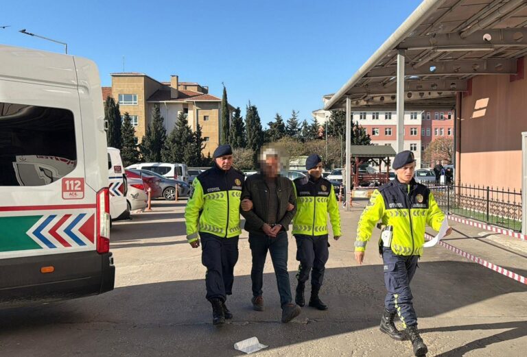 Durdurulan araçtan 15 kaçak göçmen yakalandı | Çorlu’da Haber