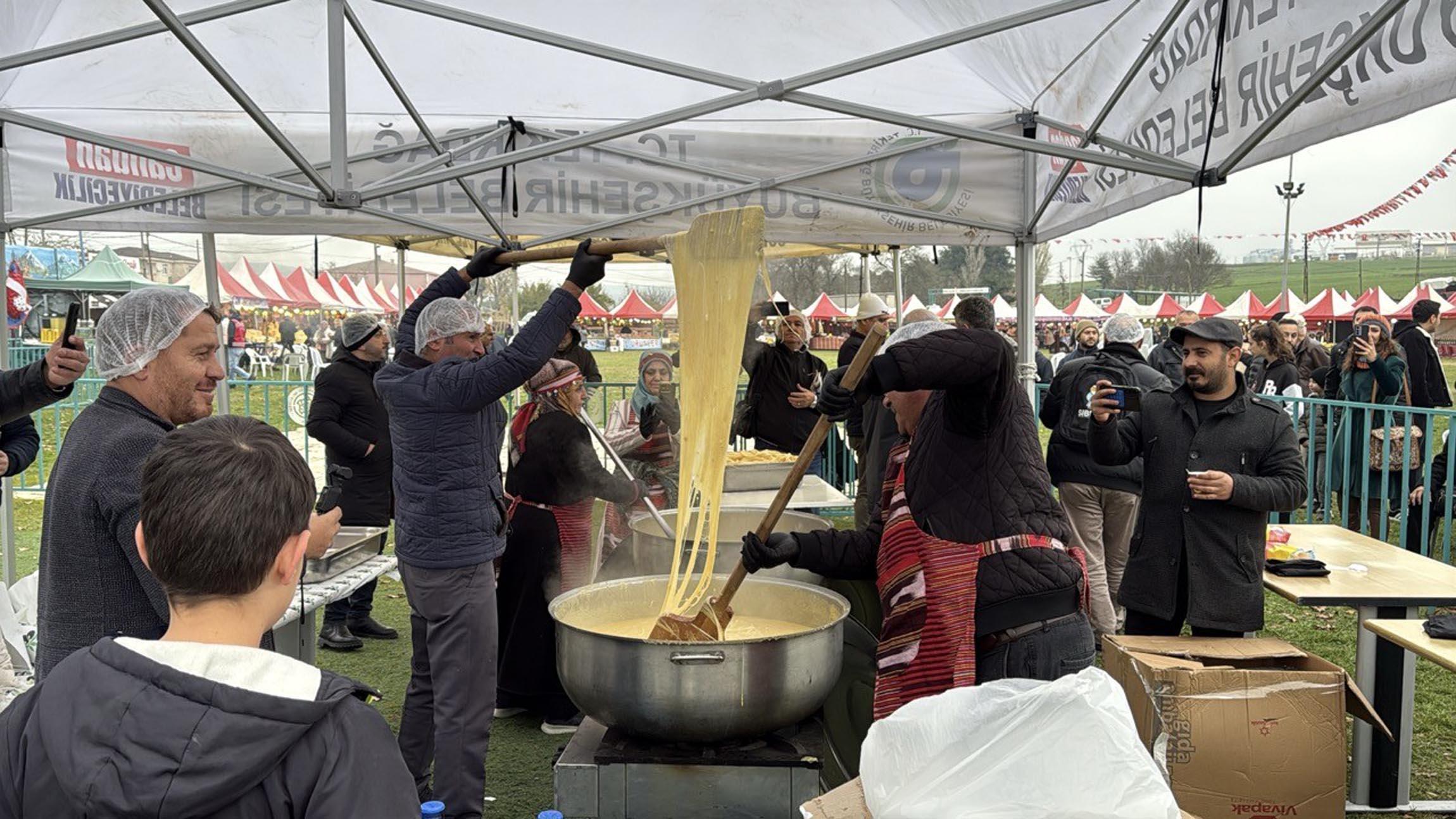 Hamsi ve Mıhlama Festivali’nde 1 Ton Mıhlama 3 Ton Hamsi Dağıtıldı Hamsi ve Mıhlama Festivali’nde 1 Ton Mıhlama 3 Ton Hamsi Dağıtıldı