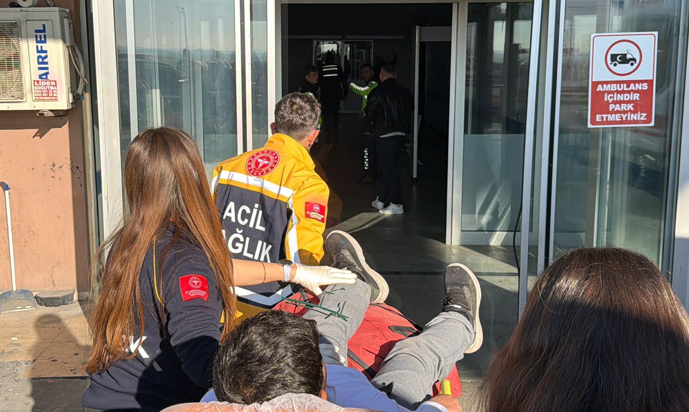 Okul bahçesinin çitinden atlarken bacağına demir saplandı | Çorlu’da Haber Okul bahçesinin çitinden atlarken bacağına demir saplandı | Çorlu’da Haber