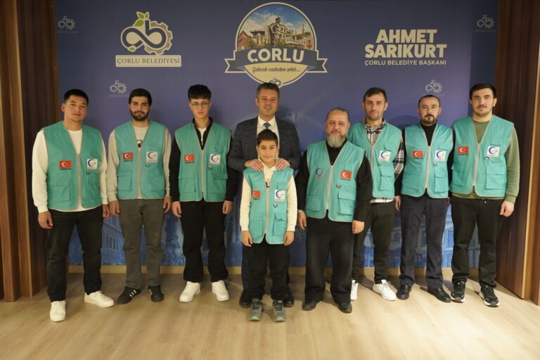 CANSUYU’NDAN BAŞKAN SARIKURT’A PLAKET 