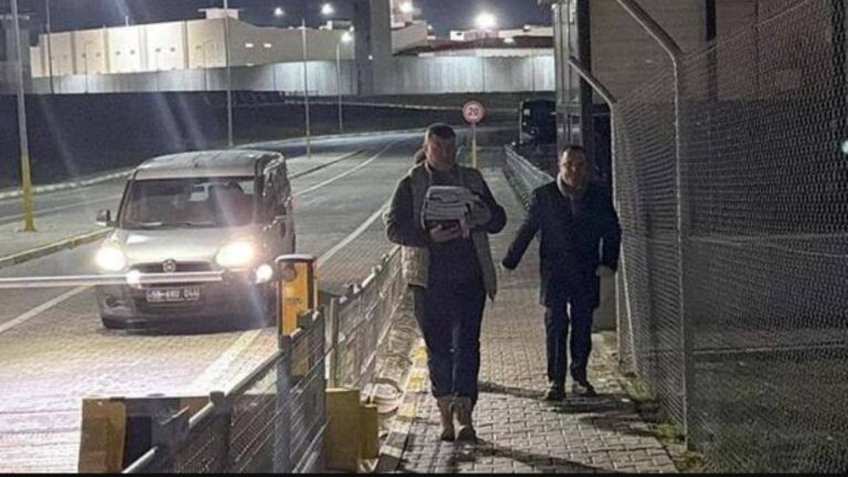 Tahliye Edilen Avukat Rezan Epözdemir, Cezaevinden Çıktı