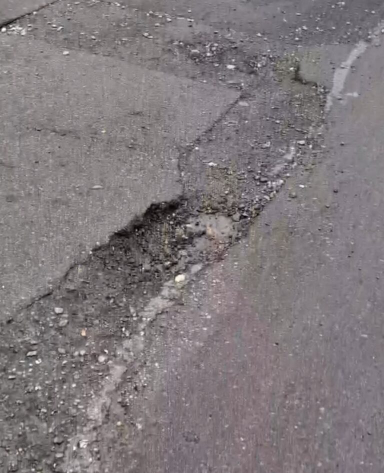 Bozuk Yollar Vatandaşı İsyan Ettirdi: “Artık Gına Geldi”