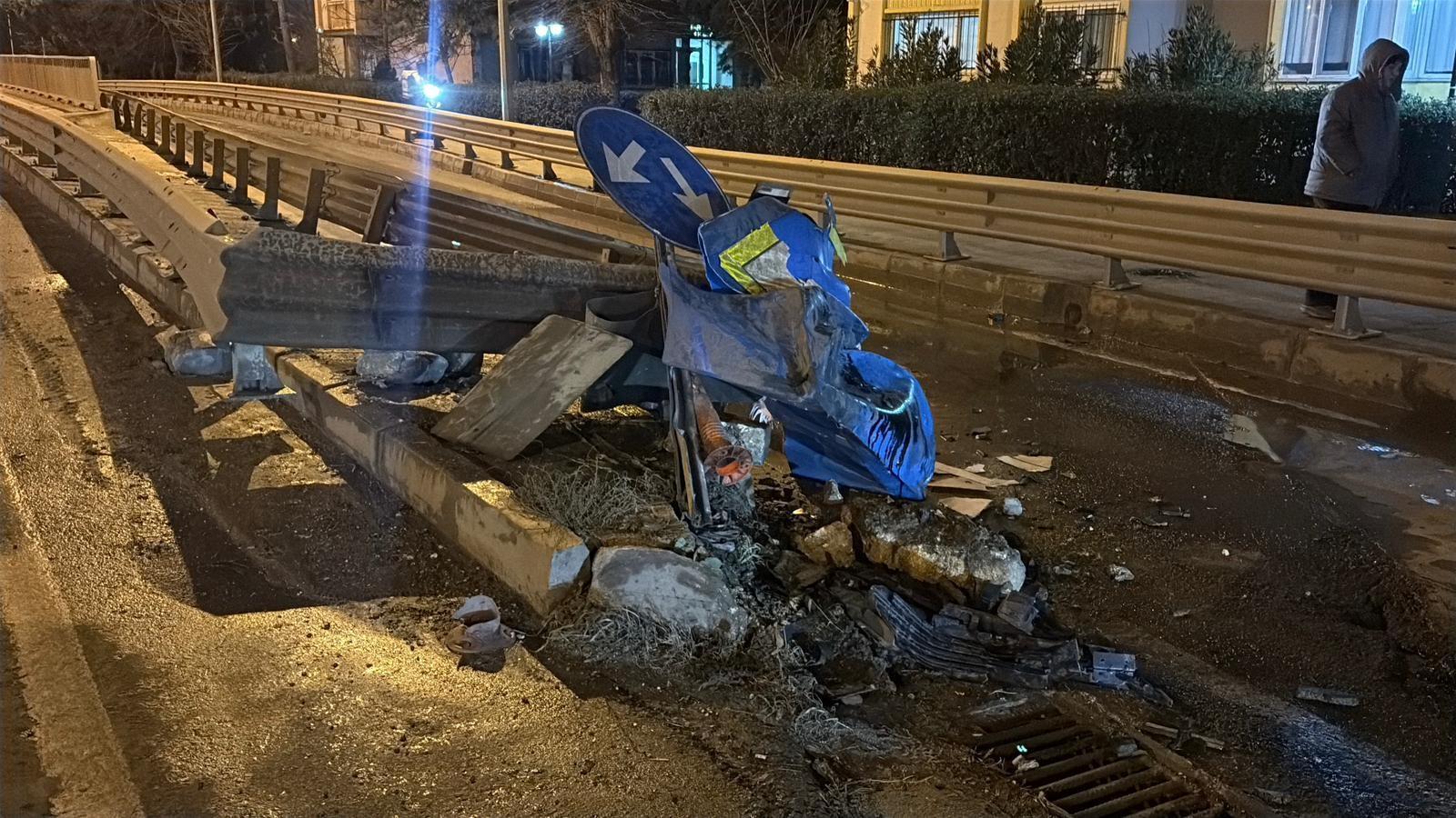 Alkollü Sürücünün Kullandığı Araç Refüje Çarptı, 1 Yaralı Alkollü Sürücünün Kullandığı Araç Refüje Çarptı, 1 Yaralı