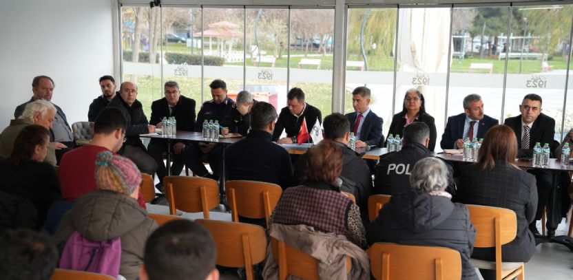 Çobançeşme Mahallesi`nde Halk Toplantısı Düzenlendi Çobançeşme Mahallesi`nde Halk Toplantısı Düzenlendi