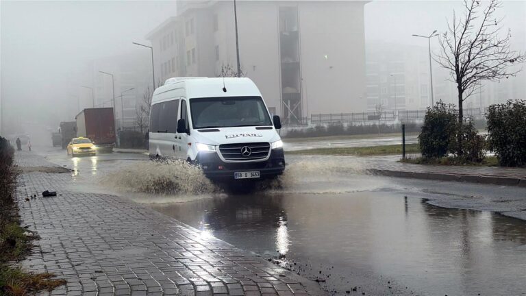 Çorlu’da sağanak etkili oldu