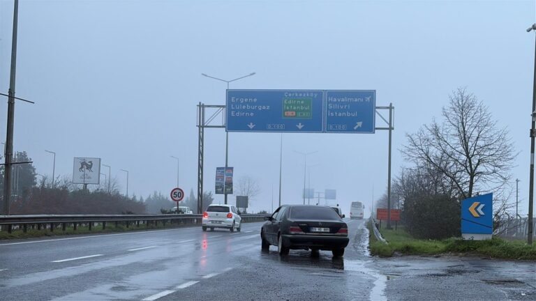 Çorlu’da yağmur ve sis etkili oldu