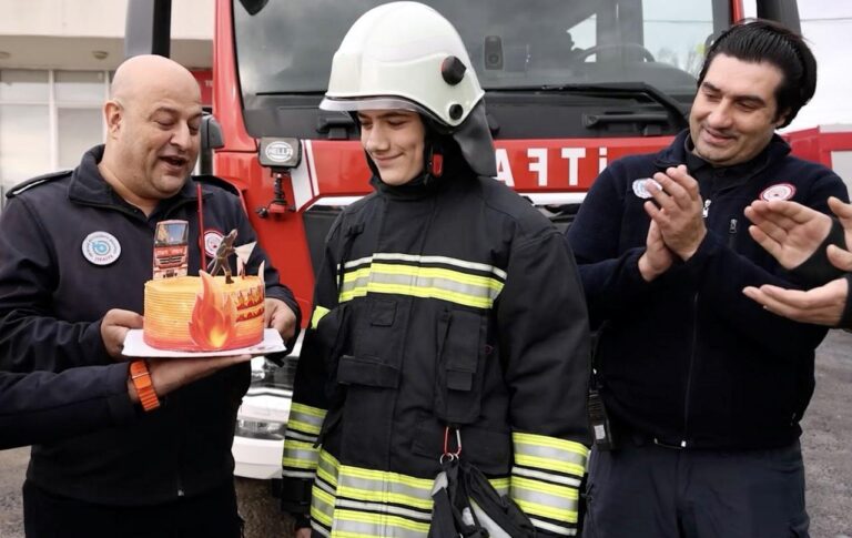 Egemen’in ‘itfaiyeci’ olma hayali doğum gününde gerçekleşti