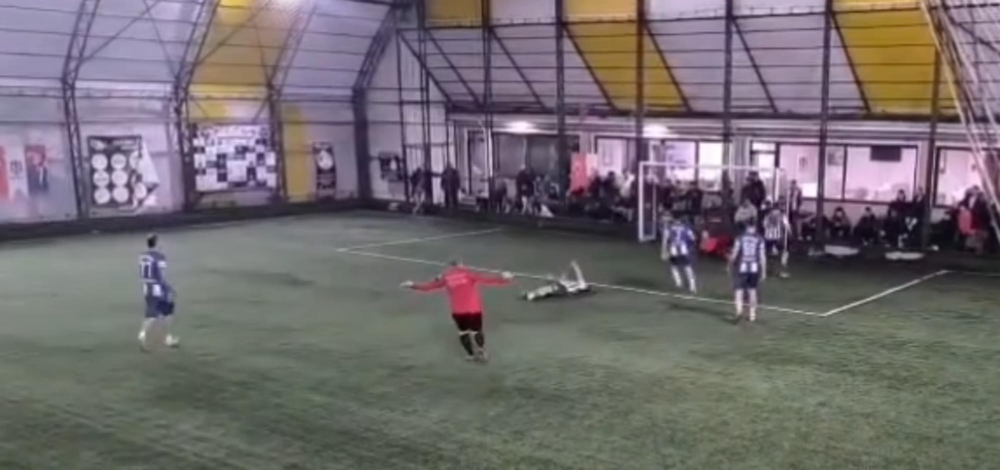 Halı Sahada Dili Boğazına Kaçtı Halı Sahada Dili Boğazına Kaçtı