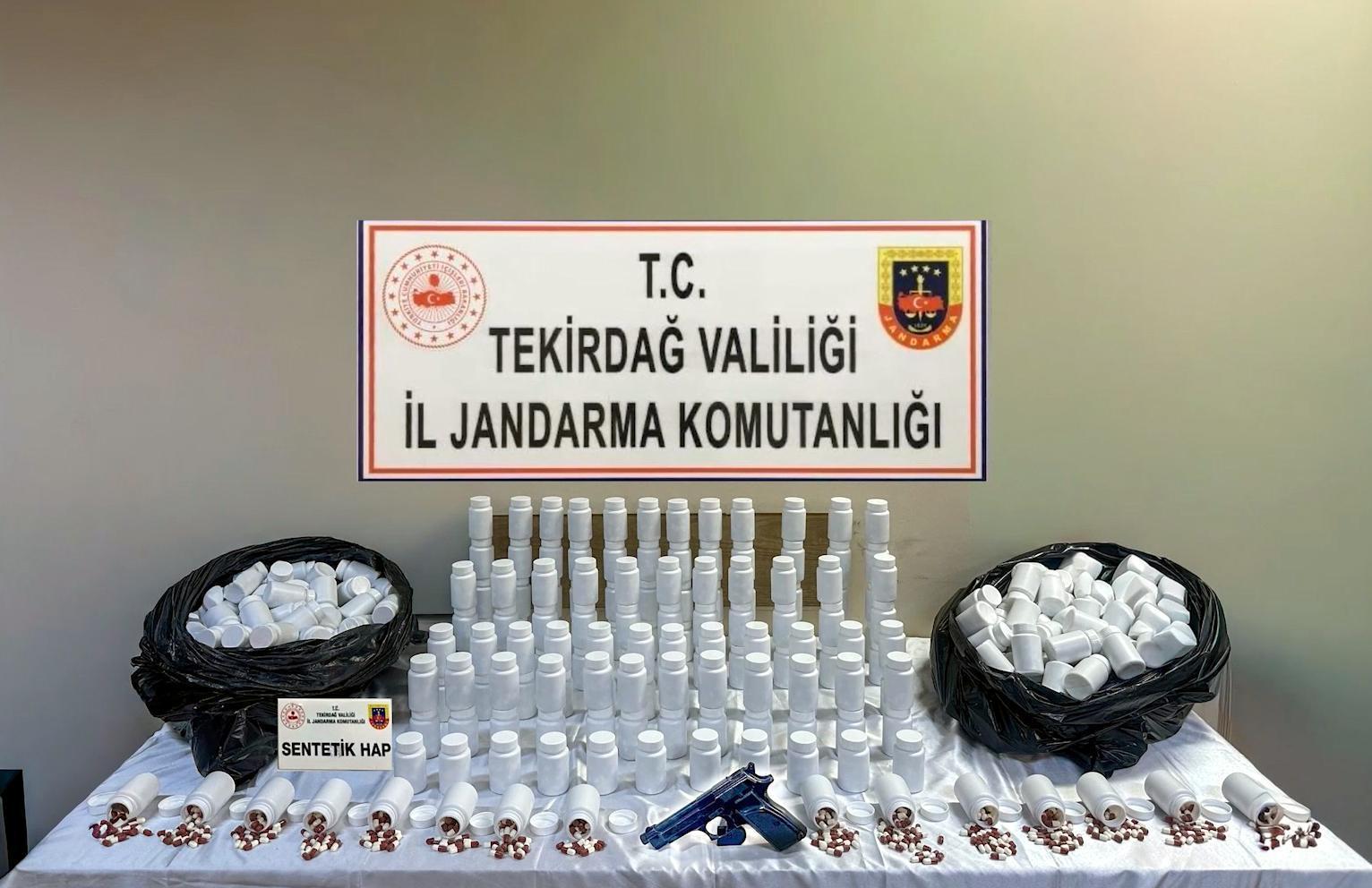 Tekirdağ’da 29 bin 232 uyuşturucu hap ele geçirildi; 1 şüpheli tutuklandı Tekirdağ’da 29 bin 232 uyuşturucu hap ele geçirildi; 1 şüpheli tutuklandı
