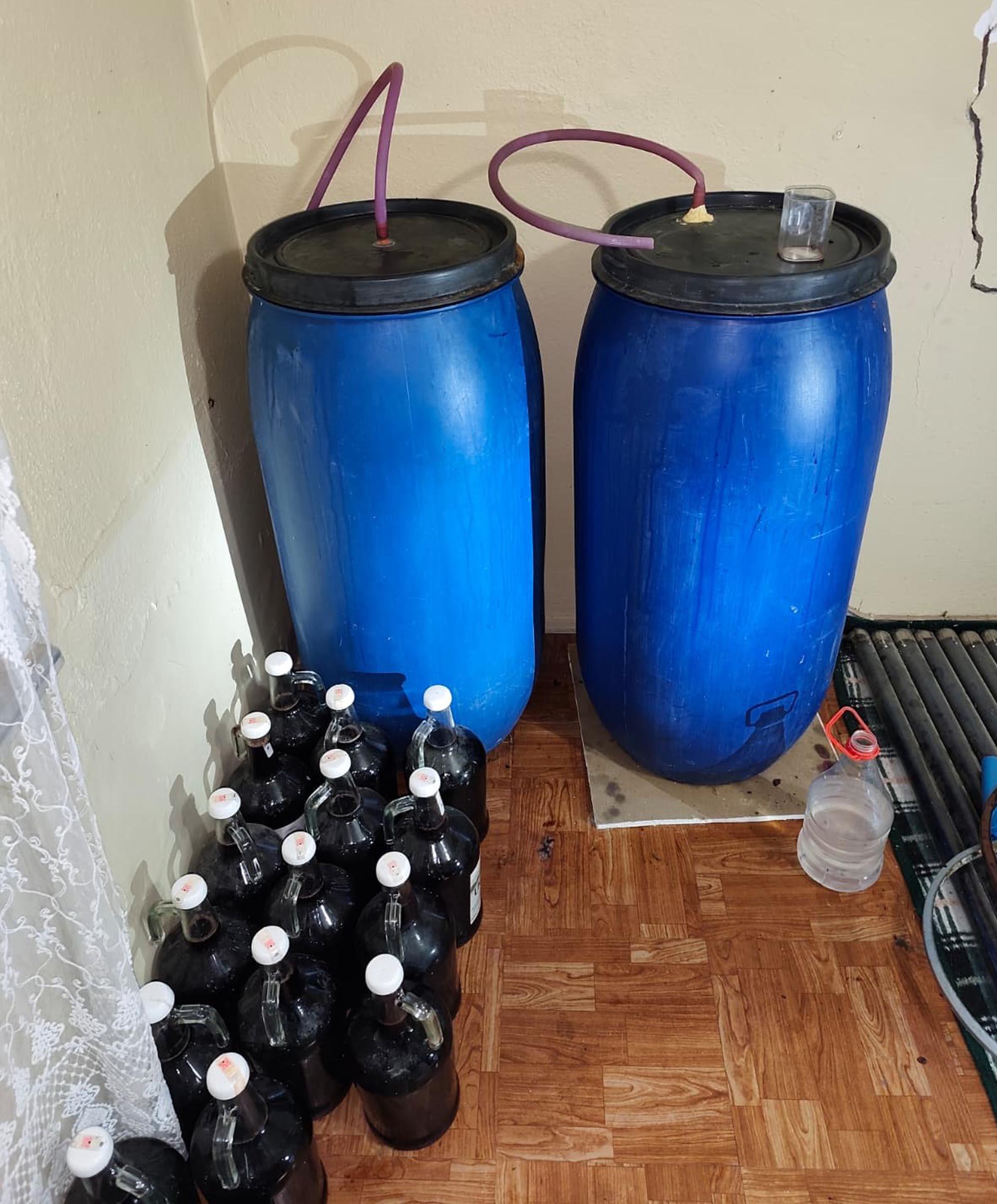 Tekirdağ’da 665 litre sahte içki ele geçirildi Tekirdağ’da 665 litre sahte içki ele geçirildi
