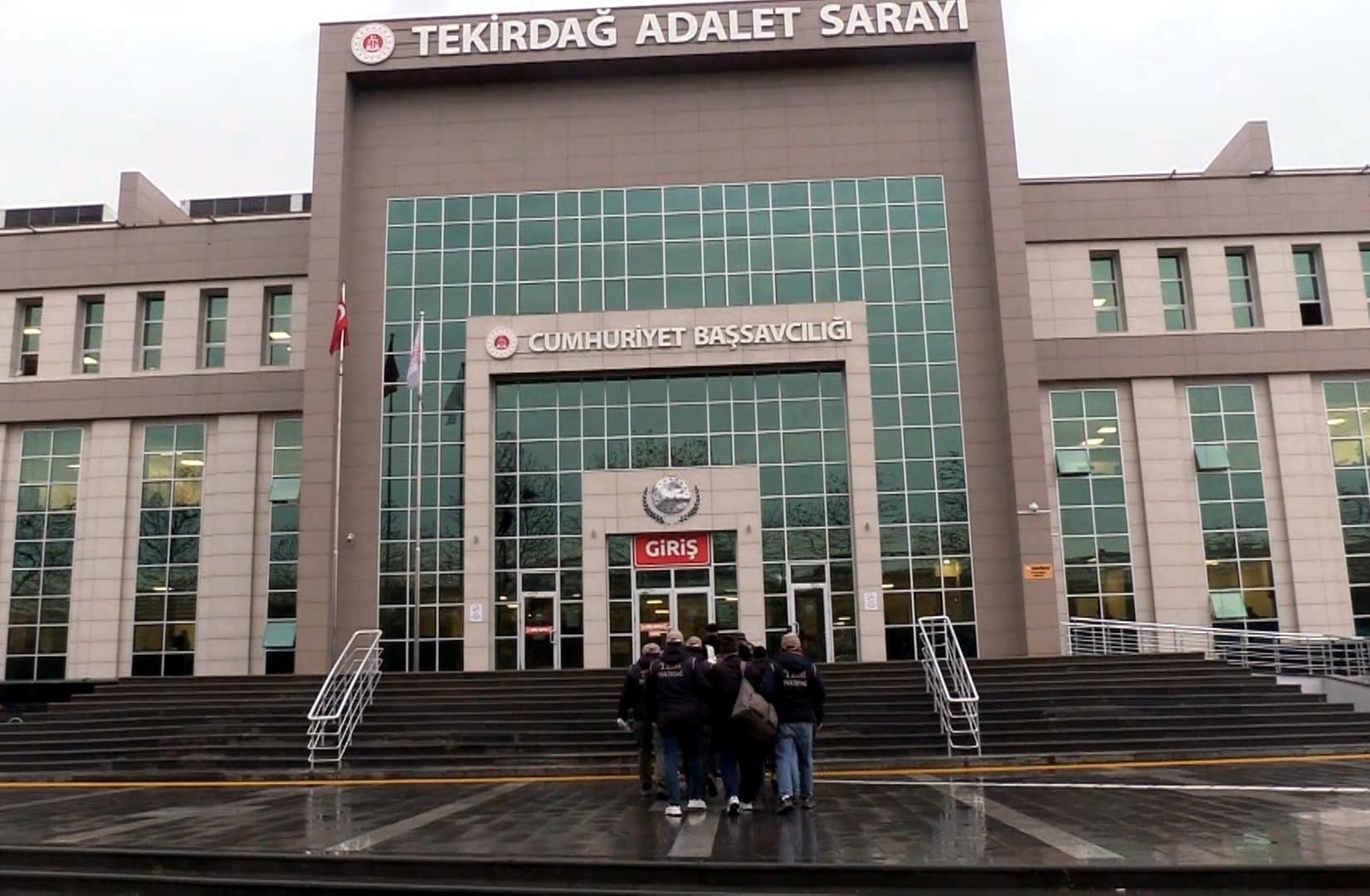 Yurt Dışına Kaçma Hazırlığındaki 4 FETÖ Şüphelisi, Yakalandı Yurt Dışına Kaçma Hazırlığındaki 4 FETÖ Şüphelisi, Yakalandı