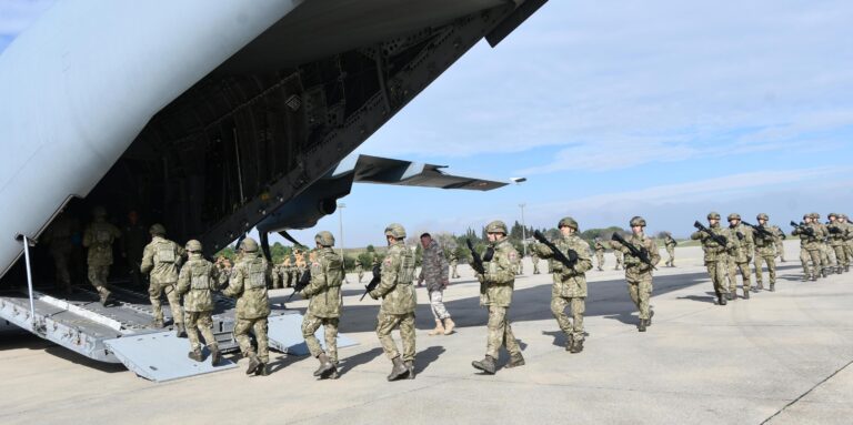 Almanya’da NATO tatbikatına katılacak Mehmetçikleri, aileleri uğurladı / Ek fotoğraflar