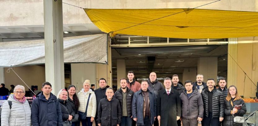 Başkan Sarıkurt`tan Atakent Pazar Yeri Esnafına Ziyaret Başkan Sarıkurt`tan Atakent Pazar Yeri Esnafına Ziyaret