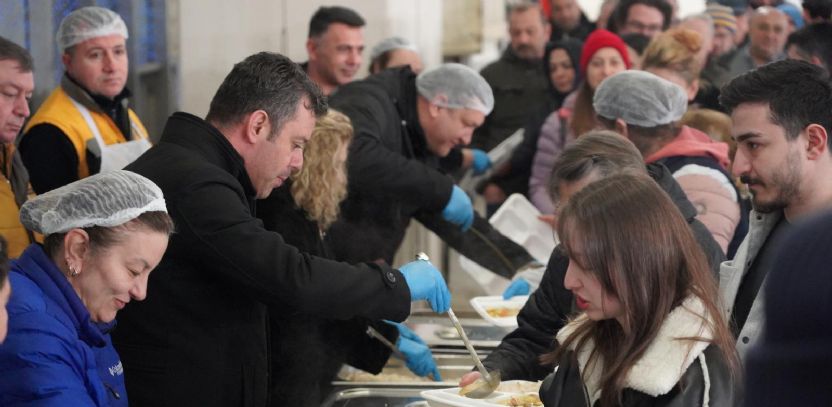 Başkan Sarıkurt`tan Ramazan Mesajı: “Bereketi Aynı Sofrada Paylaşalım” Başkan Sarıkurt`tan Ramazan Mesajı: “Bereketi Aynı Sofrada Paylaşalım”