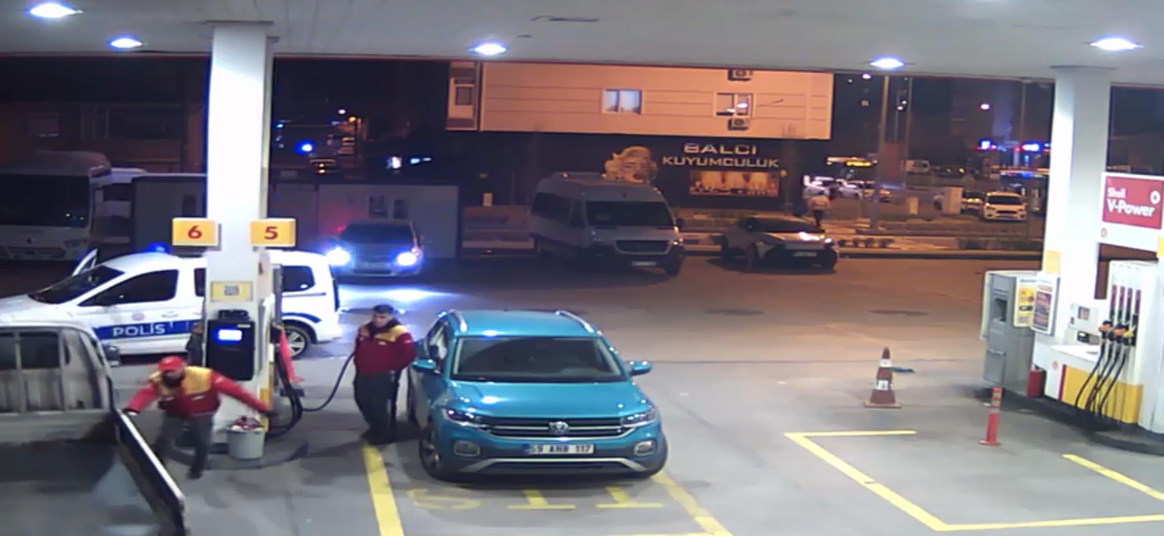 Çalıntı kamyonetle yakıt alırken polis geldi, kaçarken pompayı kopardı Çalıntı kamyonetle yakıt alırken polis geldi, kaçarken pompayı kopardı