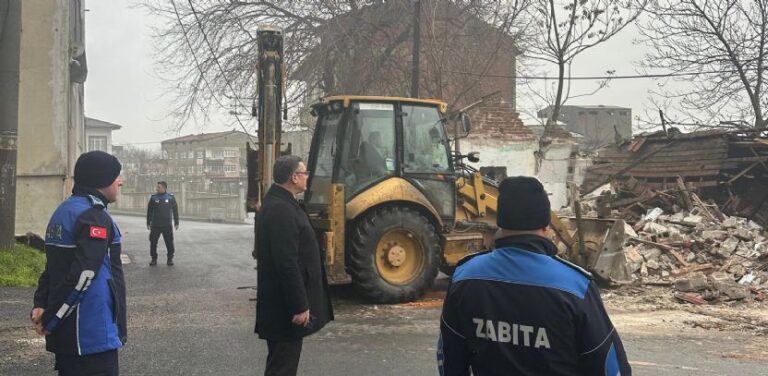 Çorlu’da Metruk Yapılar Yıkılıyor