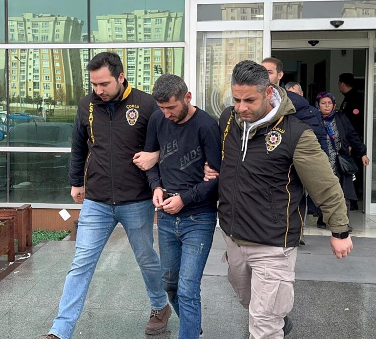 Kendisini 5 bıçak darbesiyle ağır yaralayıp, yanındaki erkeği öldüren eşinden şikayetçi olmadı
