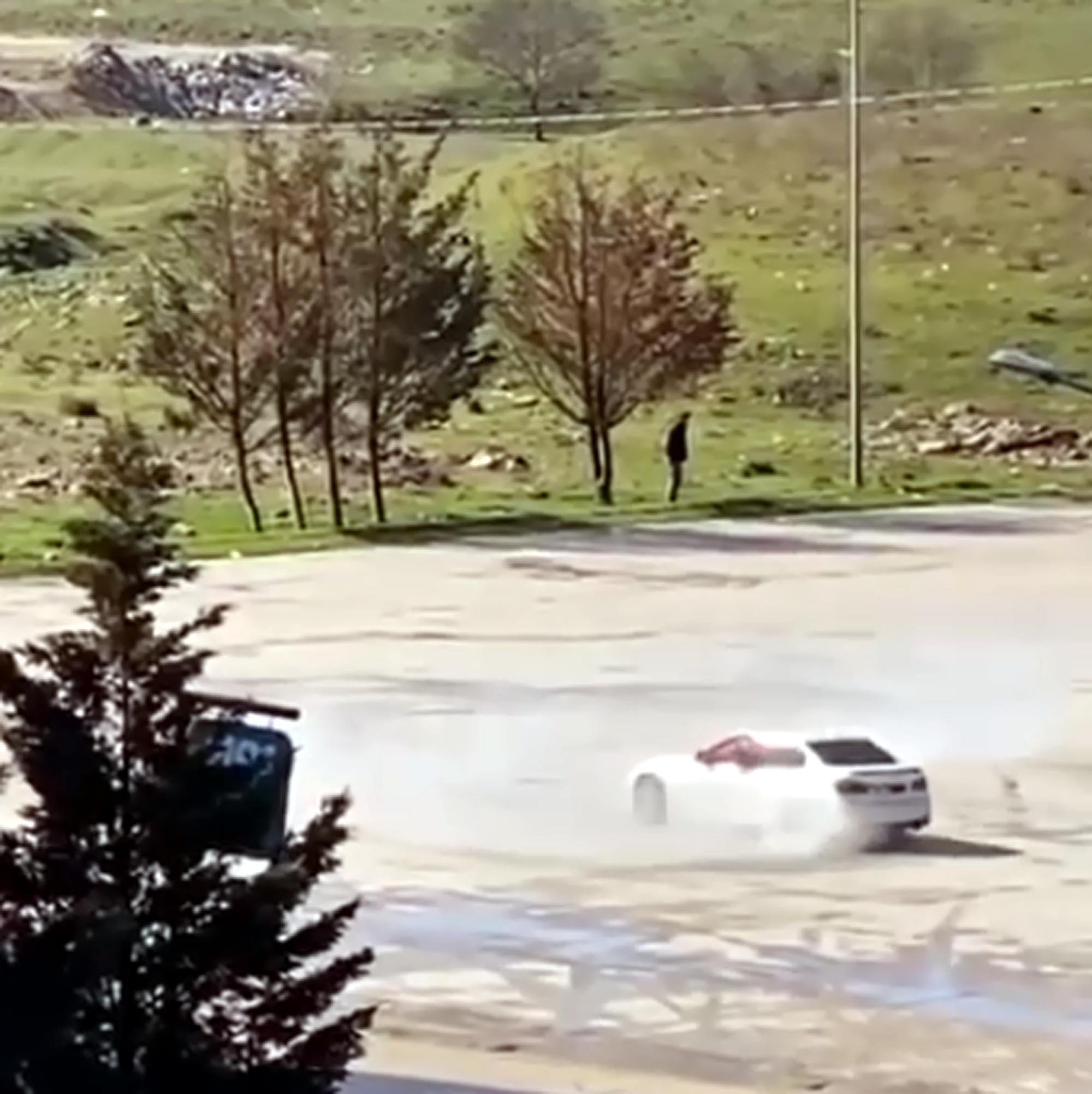 Plakasını kapattığı otomobille drift atan sürücüye 58 bin TL ceza Plakasını kapattığı otomobille drift atan sürücüye 58 bin TL ceza
