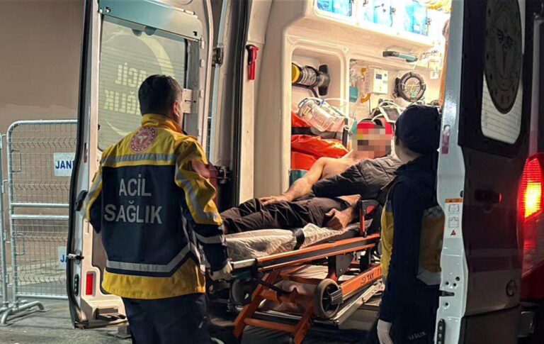 Yolda Yürüyen Genç, 3 Kişi Tarafından Sopayla Darbedildi