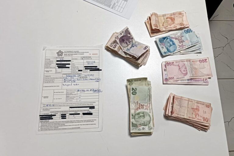 Dilenci Baba ve Oğlu, Üzerlerinde 2 Bin TL ile Yakalandı
