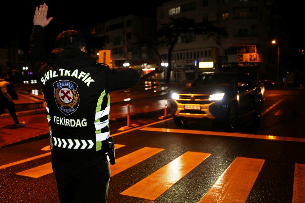 Bayram Trafiğine Sıkı Denetim: 94 Trafik Ekibi, 445 Polis Sahada Bayram Trafiğine Sıkı Denetim: 94 Trafik Ekibi, 445 Polis Sahada