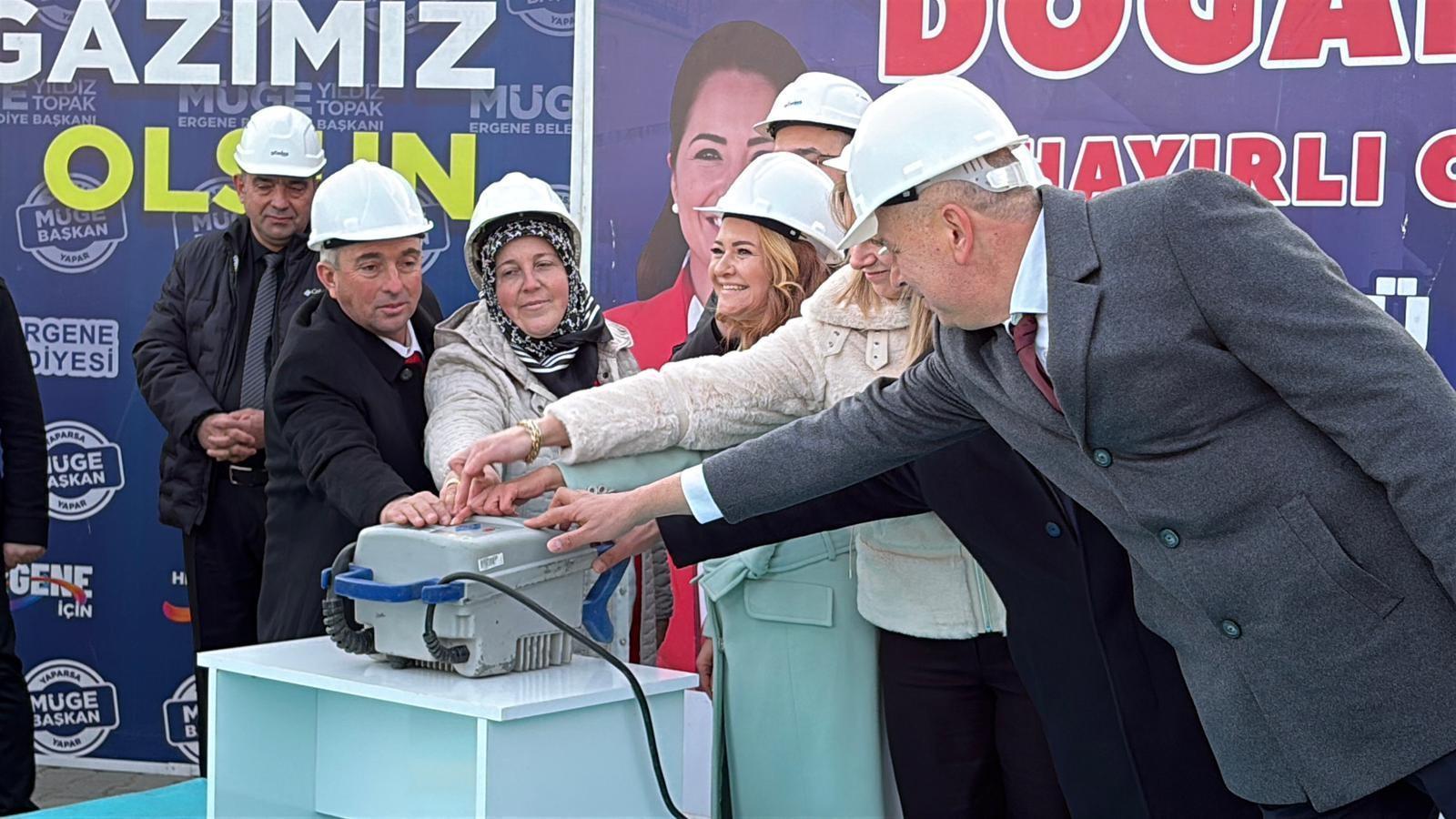 Ergene’nin bir mahallesinde doğalgaz çalışmaları için ilk kazma vuruldu Ergene’nin bir mahallesinde doğalgaz çalışmaları için ilk kazma vuruldu