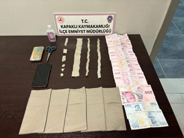 Suçüstü yakalanan uyuşturucu satıcısı tutuklandı