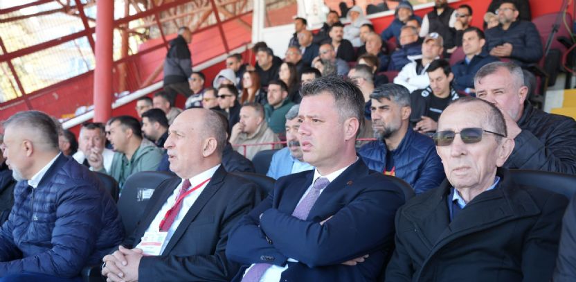 Başkan Sarıkurt`tan Çorluspor 1947`ye Destek Başkan Sarıkurt`tan Çorluspor 1947`ye Destek