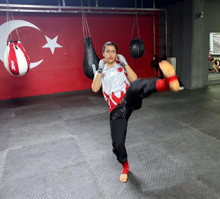 Milli muay thai sporcusu liseli Beyza’nın hedefi Avrupa ve dünya şampiyonluğu